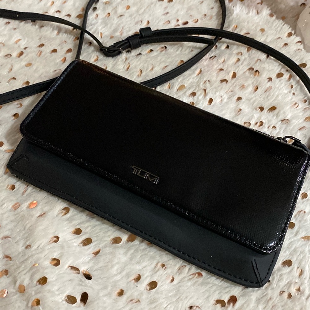Tumi Belden crossbody / wallet saffiano black